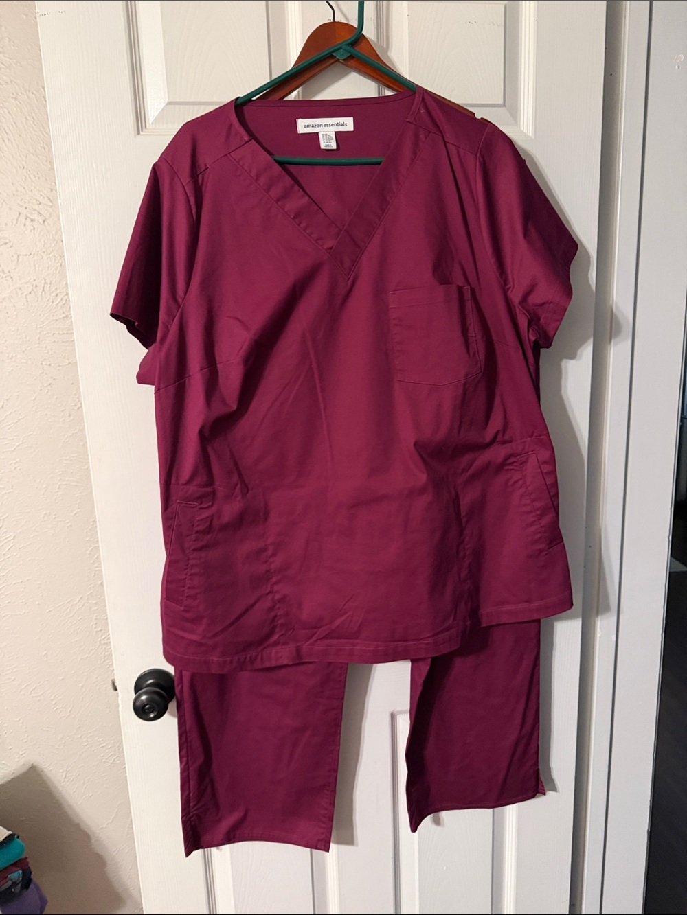 Amazon Essentials Maroon V-Neck Scrub Top and Pants Set MAROON OR WINE COLORED